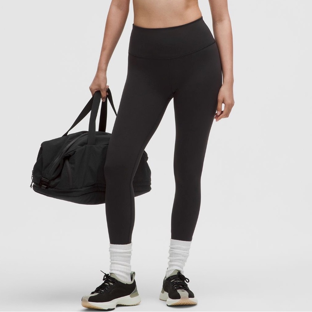 Black Lululemon Wunder Train High-Rise Leggings 25” size 6
